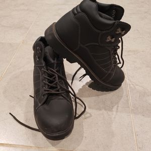 Texas Street slip resistant black work boots